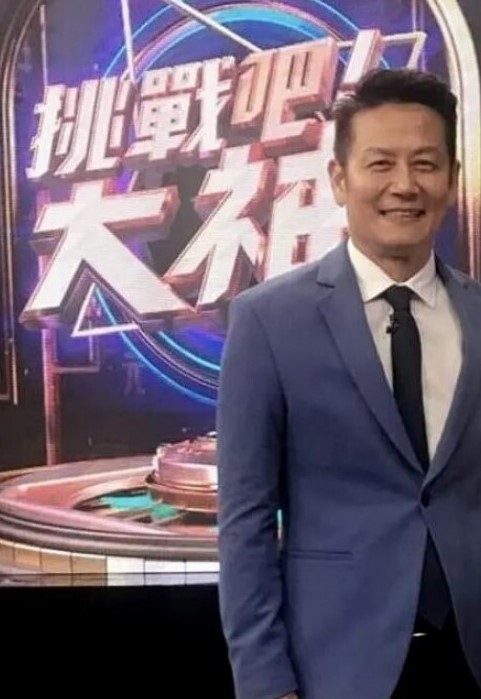 淫荡指数10分叼着内裤被后入道具爆菊双洞齐插操到高潮翻白眼20CM假屌菊花整根插入 - 淑女骚视频